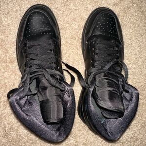 Jordan 1 mid triple black